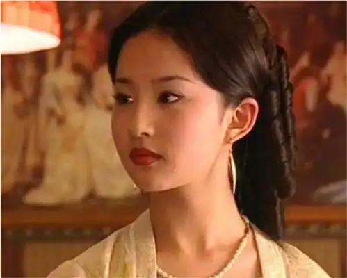 郭碧婷凭啥能接替刘亦菲演金粉世家续集看到她的剧照,美得太像假人
