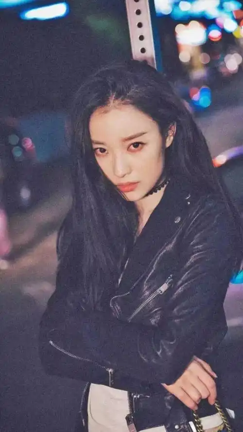 大脸妹子有救了,换个发型秒变小脸
