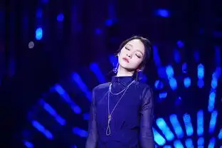 组图张韶涵穿蓝色纱裙尽显优雅魅力深情演唱电眼迷人
