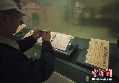 施万克泰坦尼克号沉没110周年,一块木板承载了怎样的荣辱浮沉东西问
