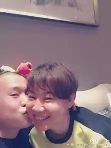 邓超曝孙俪童年照郑恺夸女友美男明星疯狂秀恩爱
