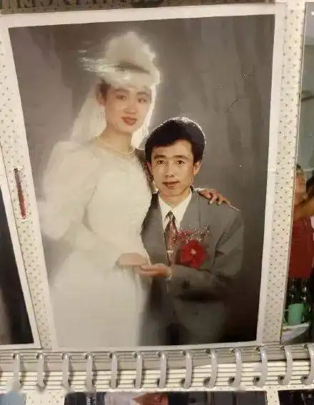 网友翻出妈妈年轻时的照片,在没有ps的年代,真是美翻了
