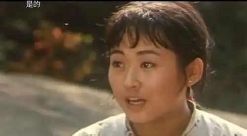 看了许晴年轻时照片,终于知道为啥32岁才有人夸她美,脸盘有点大
