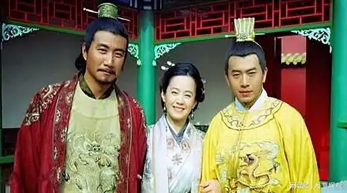 她被导演丈夫用3部戏捧红,离婚后无戏可拍,今55岁无儿无女
