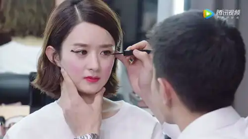海外怎么看腾讯视频倾城时光励致诚给林浅化妆,趁机求婚却被哭着拒绝
