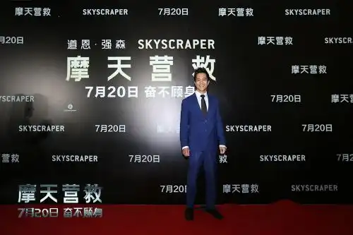 文峰凭摩天营救圈粉好莱坞熟脸刷新观众认知
