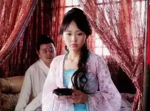 赵丽颖最好的5个朋友,前四位关系都很好,唯独与她闹得不欢而散
