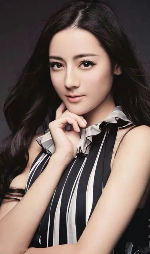 只从五官看,李嘉欣年轻时,范冰冰,关芝琳年轻时,张柏芝,王丽坤,迪丽热巴,谁的长相更漂亮