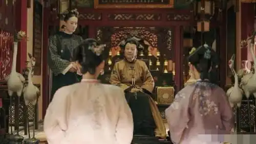 顺嫔衣服自带垫肩成亮点,红衣的她太仙了,网友衣架忘取出来