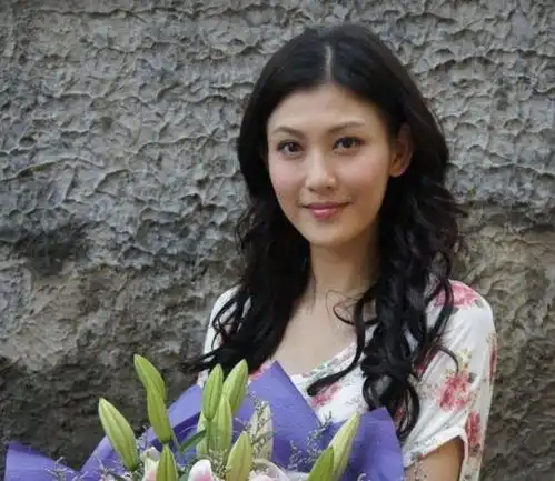 她是嫩模始祖,因回家的诱惑走红,至今却仍是单身