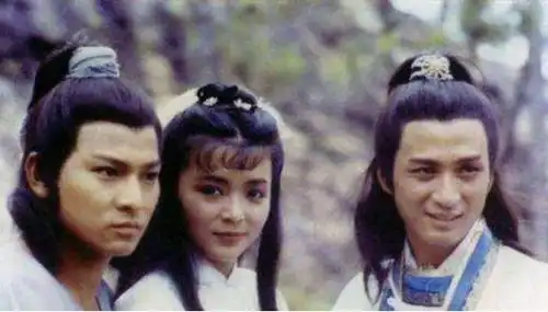 刘德华年轻时罕见的古装剧照,可谓是郎才女貌,才子配佳人
