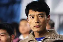 李光洁获华鼎偶像类视帝山楂树中为爱高呼
