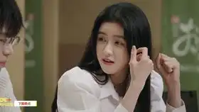 为什么说怦然心动狄琪儿的五官没毛病..
