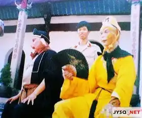 86版罕见幕后剧照唱歌的唐僧瞌睡的悟空神仙鬼怪大合影
