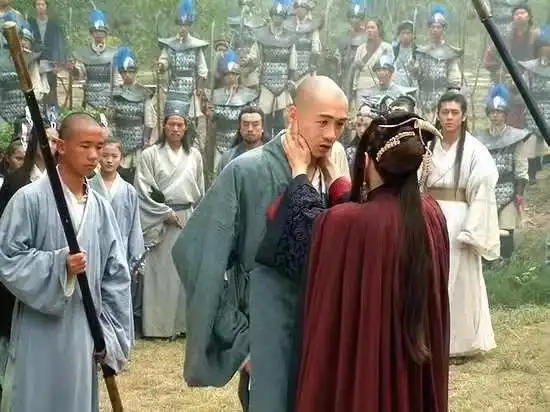 再看天龙八部,金庸早就暗示了女性为爱痴狂会发生的一个悲剧
