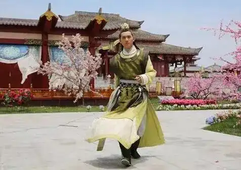 太子专业户的他,曾客串孙俪儿子,在唐砖中终成主角
