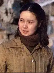 李小璐妈妈年轻时军装照曝光
