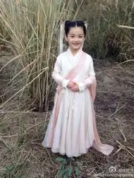 小小龙女萌度爆表网友跪求萝莉别长大
