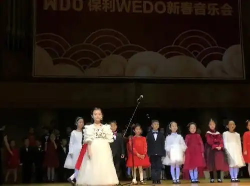 甜馨被怼到退网,评论影射李小璐,甜馨霸气护妈,李小璐值得吗
