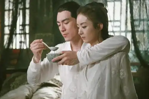 太无奈网友给林更新赵丽颖挂同心锁,我却笑死在林更新的回应里
