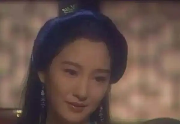 天龙八部中马夫人康敏和段正淳一样见一个爱一个,这是为什么
