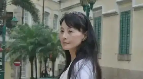僵尸先生主演现状英叔已逝,女神偷情干儿子

