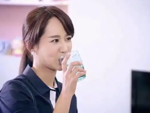 大嫁风尚女儿总惹麻烦,老妈立马拿她和优秀哥哥做比较,女儿爆发了影视剪辑
