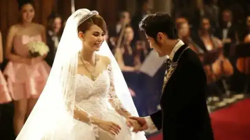 周杰伦妻昆凌产后加盟巨石强森新片摩天营救,颠覆形象演反派
