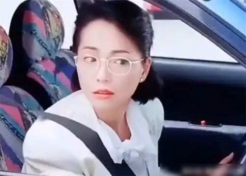 中年女星年轻时模样,刘嘉玲美艳,刘晓庆标致,宋丹丹像在逃公主