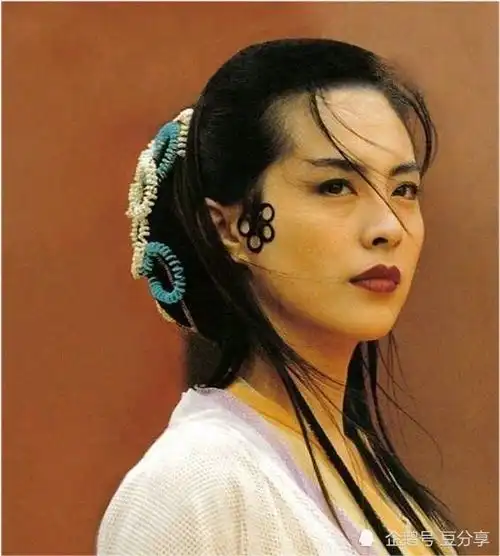 青蛇画风真美,自然淡雅不失妖娆,当年的审美确实比如今高级
