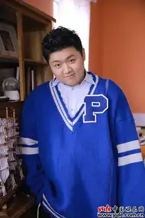 陈皮皮胡宇轩冬日写真憨厚萌如邻家大男孩
