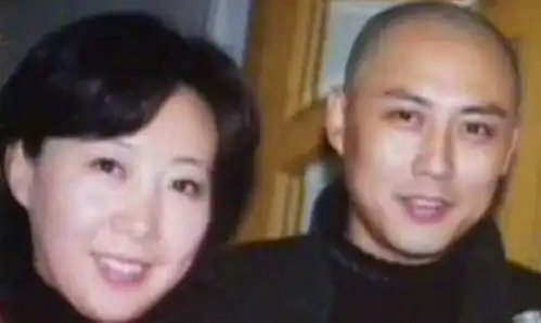 他是红楼梦第一美男子,与姐姐恩爱30年,如今年过60依旧帅气
