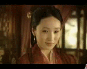 新红楼梦里饰演花袭人李艳的一张剧照
