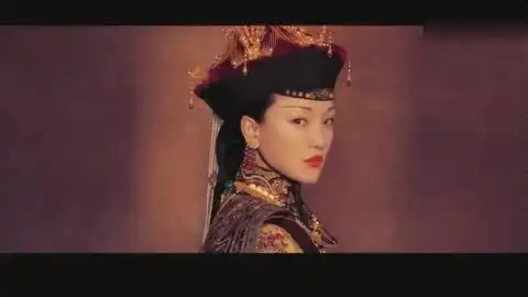 片场花絮曝剧组拍摄如懿传每一张照片需要半小时每张精致照片后工程量较大
