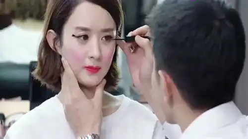 倾城时光,厉总的化妆技术,成功把女朋友化成了小花猫
