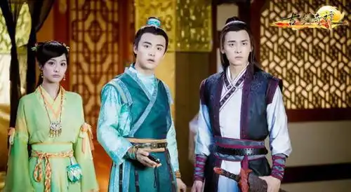 古剑奇谭正式开机,杨幂李易峰出席,热巴成小透明