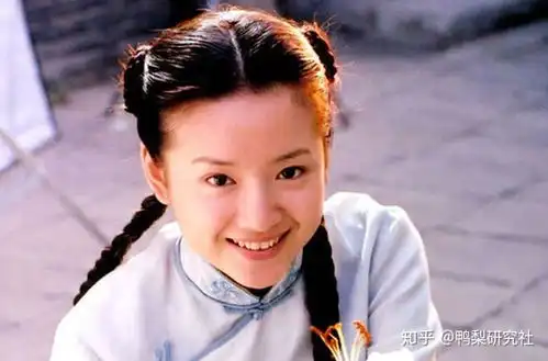 新任谋女郎刘浩存,最是那一低头的温柔
