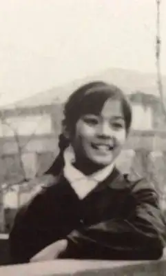 孙俪晒母亲年轻靓照为其庆生网友大赞美人
