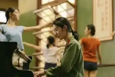 冯小刚亲选的芳华三美,7年后演艺资源人生境遇如今大不相同
