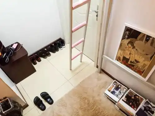 住的不如监狱大揭秘网络主播4.5m2蜗居生活租房以后
