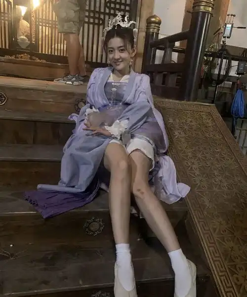 梁洁发文告别双世宠妃小檀,女皇,香檀三个角色
