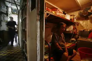 20张疯狂的图片盘点世界各地蜗居,你已经住得很好