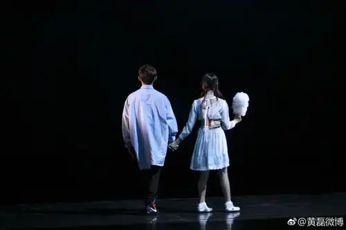 黄磊孙莉看了多多的舞台剧演出哭得眼睛都肿了令人骄傲的女儿
