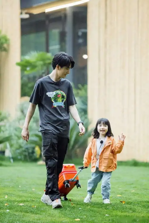 张新成奇妙小森林最新剧照释出橙子哥哥上线融化少女心
