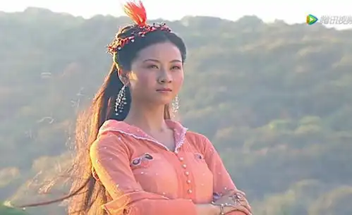欢天喜地七仙女中,红儿橙儿绿儿都有双色下凡裙,唯有紫儿穿三色
