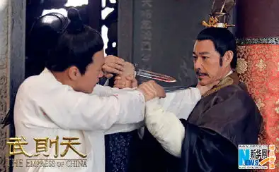 武则天曝张丰毅剧照挥剑怒砍杀气十足
