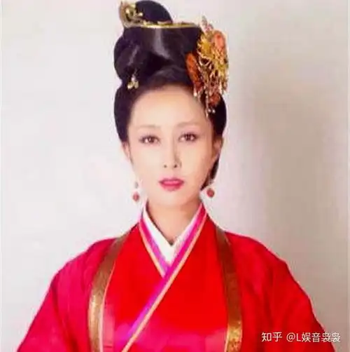 芈月传芈槐对魏美人残暴无情,对自己的正宫妻子却这样温柔多情
