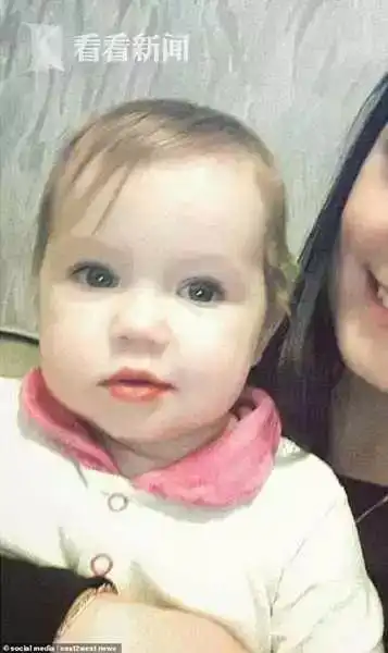 俄罗斯年轻妈妈外出狂欢一周,3岁女儿吃洗衣粉充饥惨死家中

