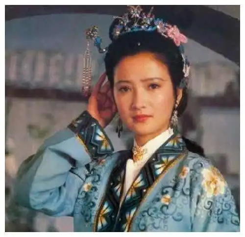 中国唯一演遍四大名著的美人因漂亮在火车站被导演相中,现如何
