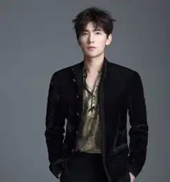 继微微一笑很倾城后,杨洋再次出演电竞大神,女主还是她
